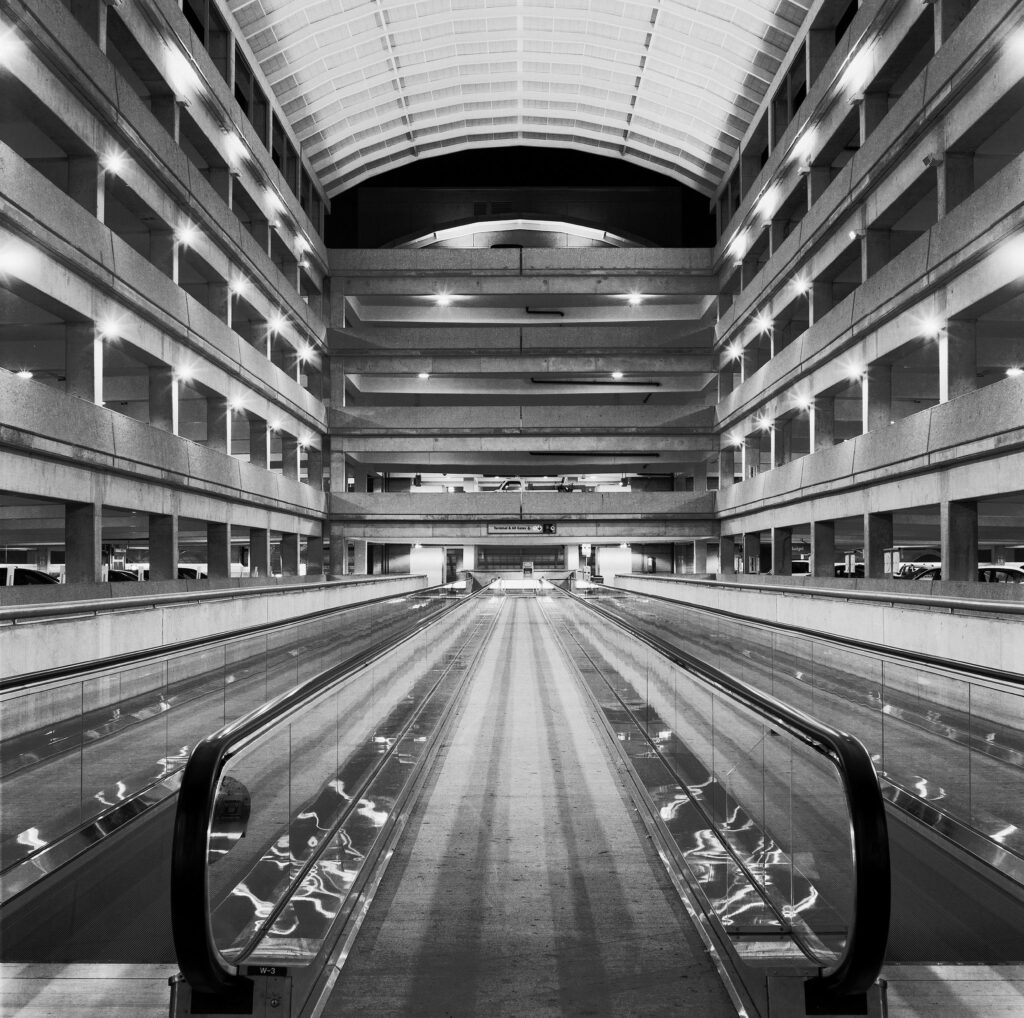 Moving walkway